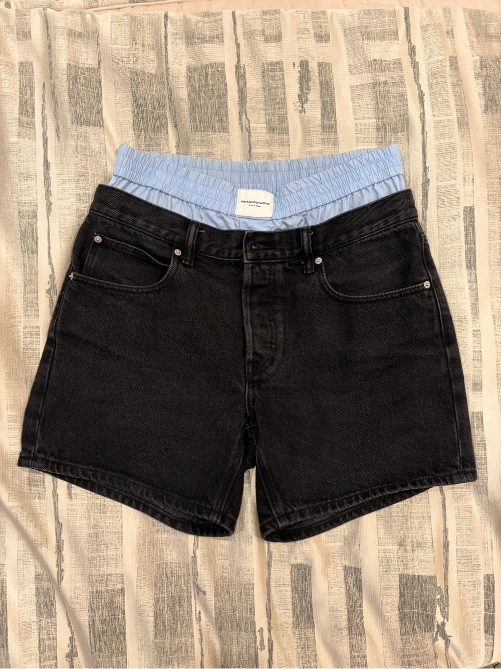 Alexander Wang Black High-Rise Denim Shorts with Contrast Waistband - Picture 4 of 10